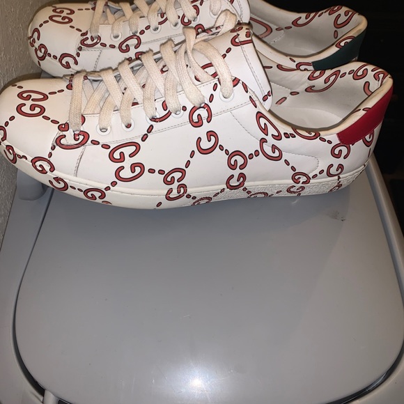 Men’s Athletic Gucci Shoes - Picture 3 of 6